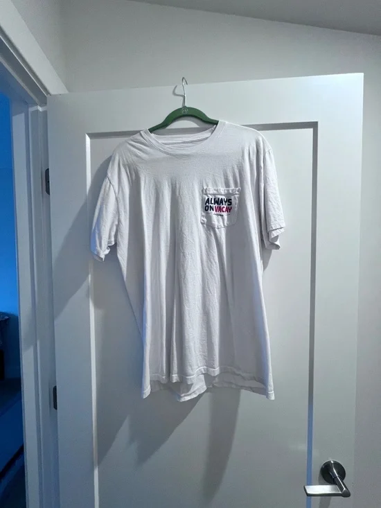 Johnny Vacay “Always On Vacay” Edgartown Graphic Pocket T-Shirt | Size Large | - Picture 2 of 3